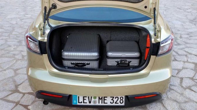 Багажник седана Мазды 3 БЛ