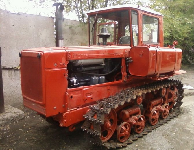 Дизельный трактор