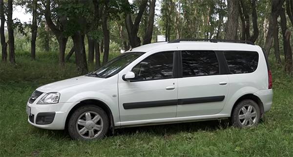 Лада Ларгус на природе