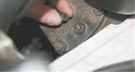 Снимаем защитный колпачок со штуцера