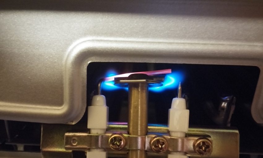 Обнаружив, что поджиг не работает, в первую очередь нужно проверить его подключение к электросети Обнаружив, что поджиг не работает, в первую очередь нужно проверить его подключение к электросети