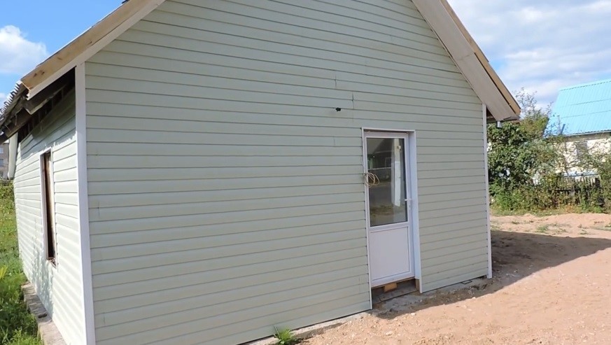 Место, где предстоит установить козырек