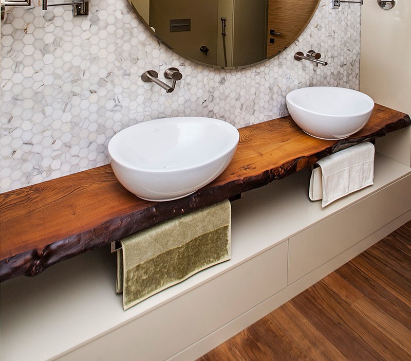 Такие изделия изготавливают под заказ, каждое является эксклюзивным продуктом, поэтому стоимость их высока