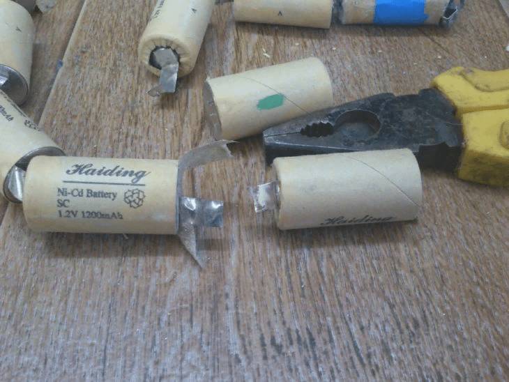 Пластины на неработающем сегменте необходимо обрезать возле основания