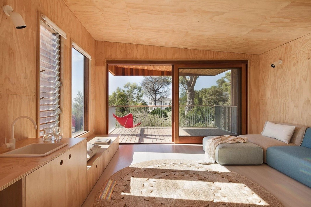 Фанера прекрасно подходит для внутреннего дизайна каркасного дома