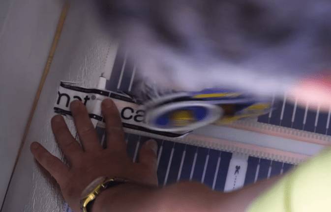 Фиксация пленки для предотвращения смещения