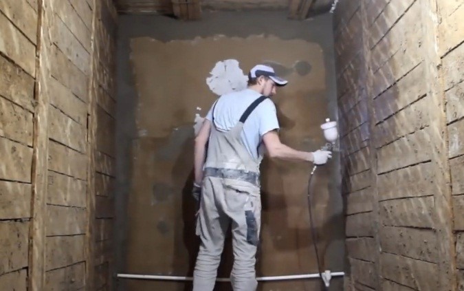 Шаг 1 – Обработка стен грунтовкой