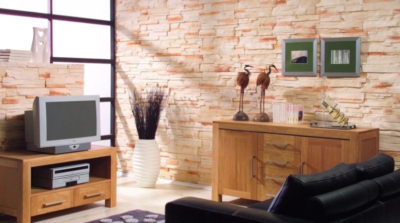 Акцентирование интерьера камнем с красивой фактурой и оттенком