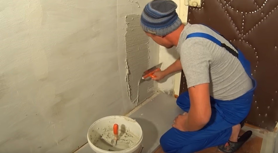 Шаг 1 – нанесение на стену