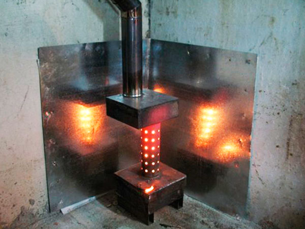 При работе корпус печи сильно нагревается