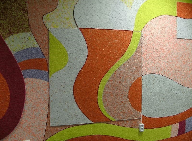 На поверхностях со сложной геометрией жидкие обои смотрятся более выигрышно