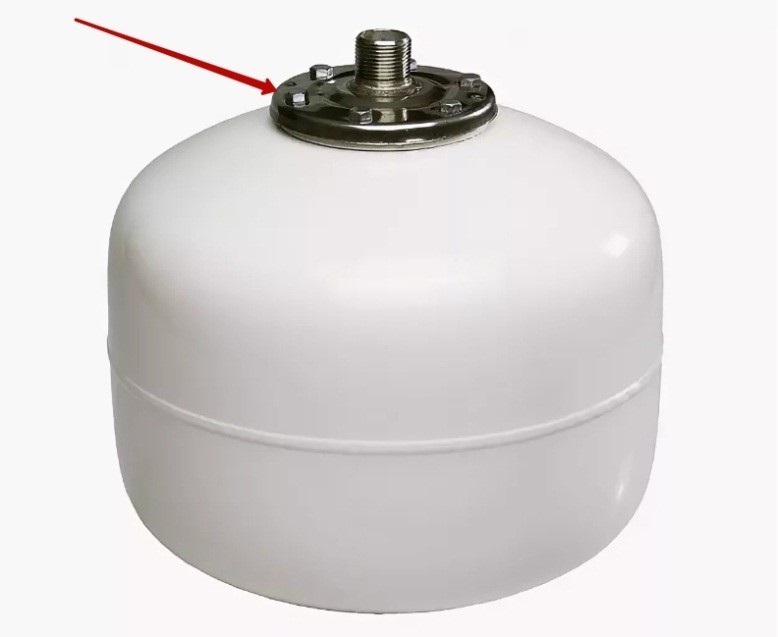 Открутив фланец, можно легко заменить мембрану