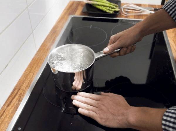 При использовании варочной панели практически невозможно обжечься