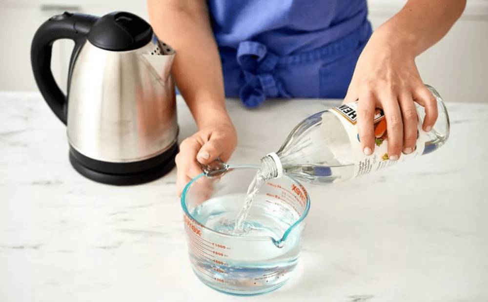 При желании можно подогреть емкость с укусом на плите