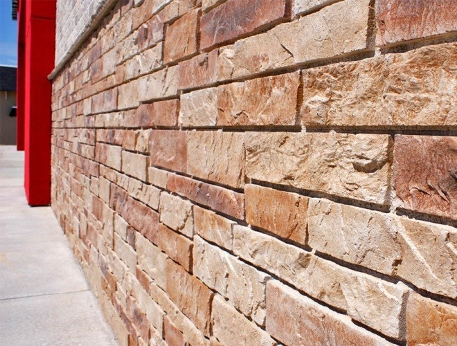 Фиброцементные панели выглядят как натуральный камень