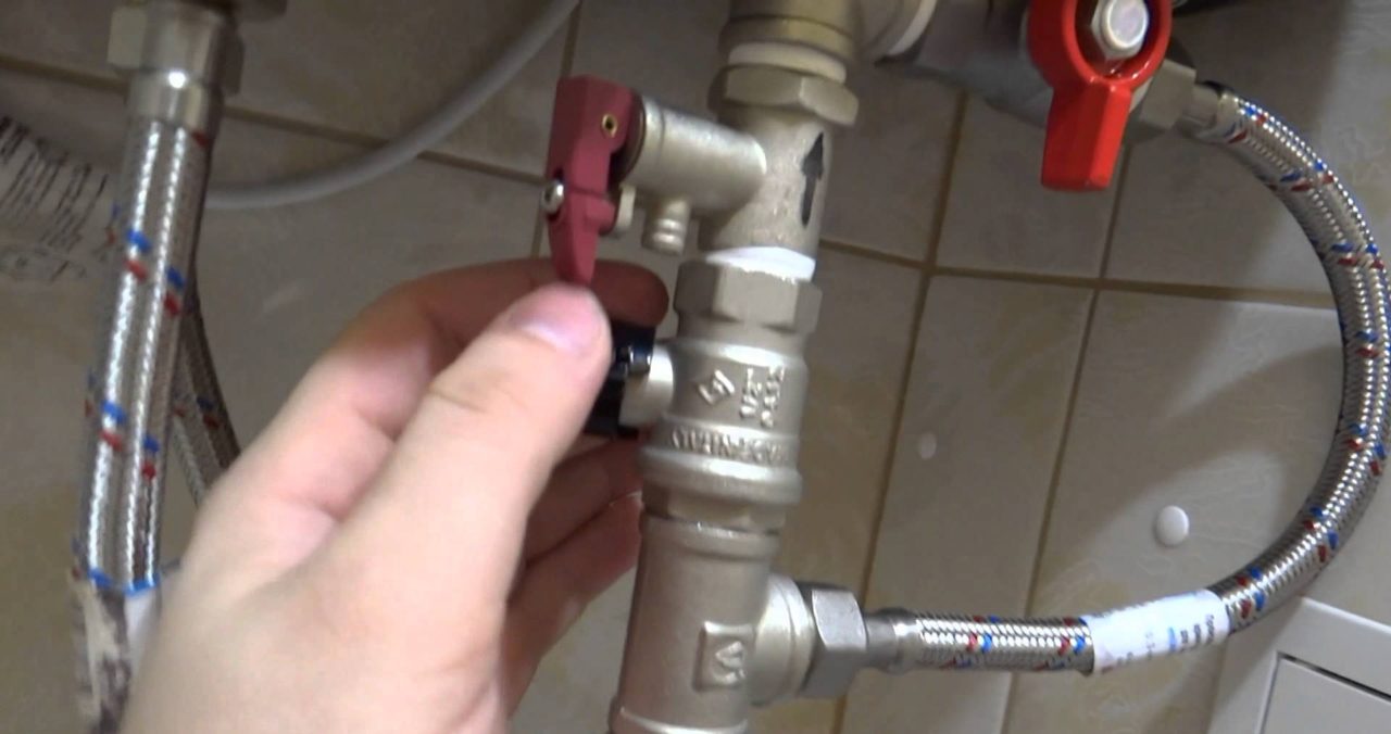 Кран подачи холодной воды должен быть открытКран подачи холодной воды должен быть открыт