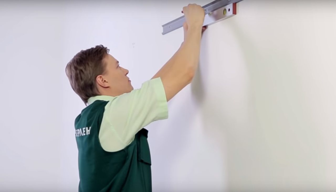 Нанесение разметки на стену