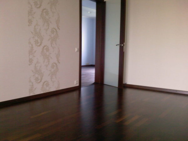 Самым популярным покрытием для пола в любых комнатах есть линолеум