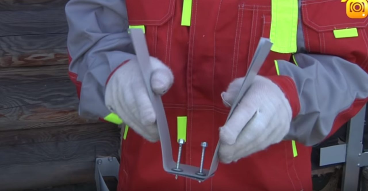 Стальной кронштейн