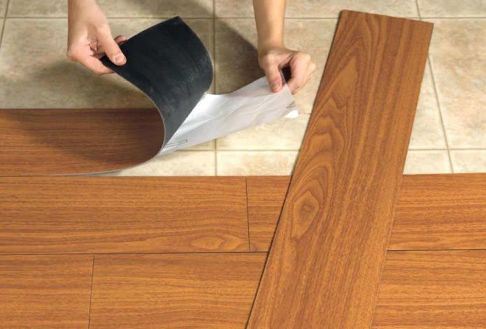 Укладывание линолеума