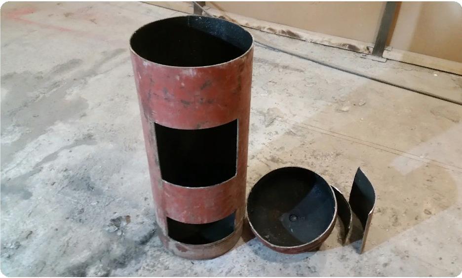 В боковине конструкции необходимо сделать отверстия для топки и поддувала