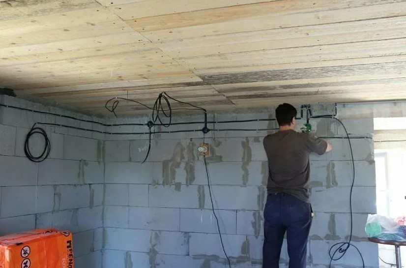 В целях безопасности и качеству монтажа электропроводки стоит уделять максимум внимания