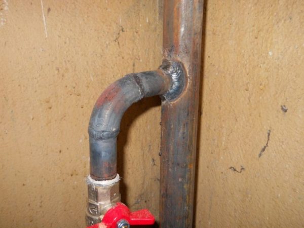 Отводы, приваренные к стальному стояку