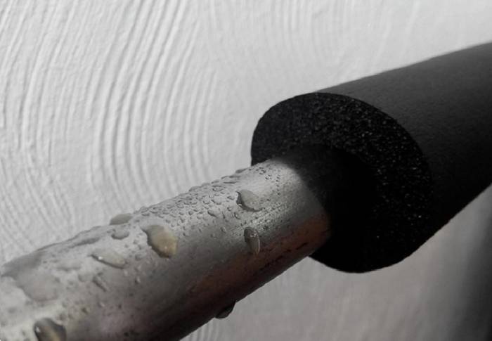 Конденсат появляется на трубах при большой разнице температур