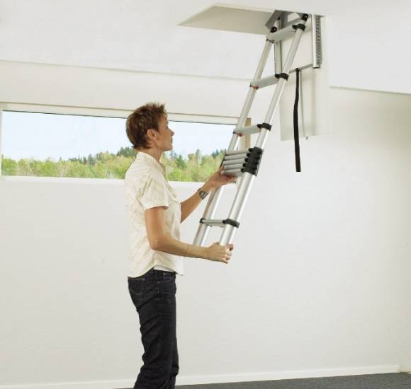 Телескопическая лестница на чердак удобный, но не самый надежный механизм