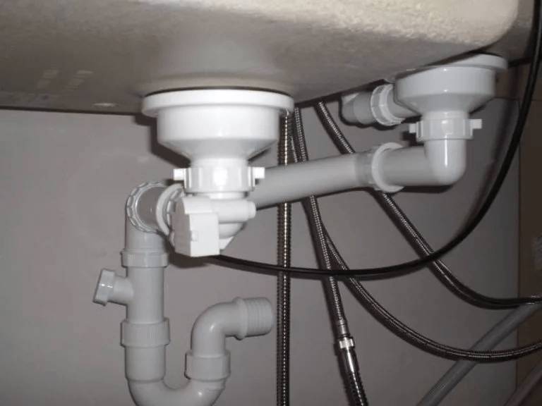 Необходимо периодически проверять работоспособность сифона