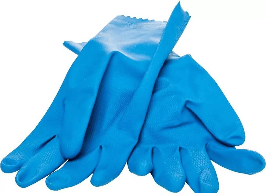 Щелочные препараты сушат кожные покровы, поэтому работать следует в перчатках