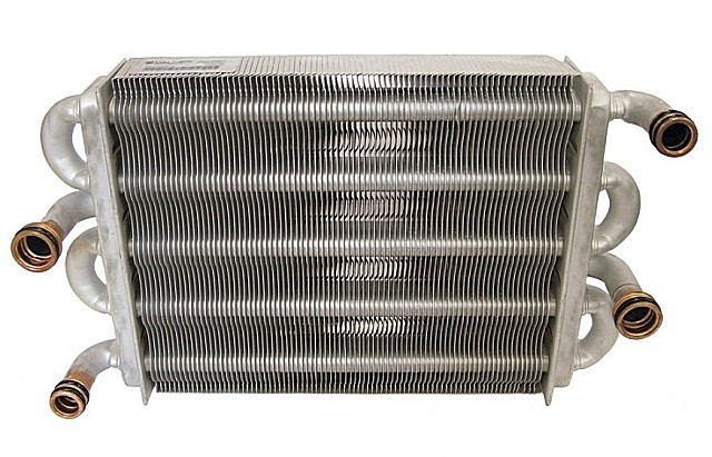 Битермальный теплообменник – четыре патрубка для подключения контуров.