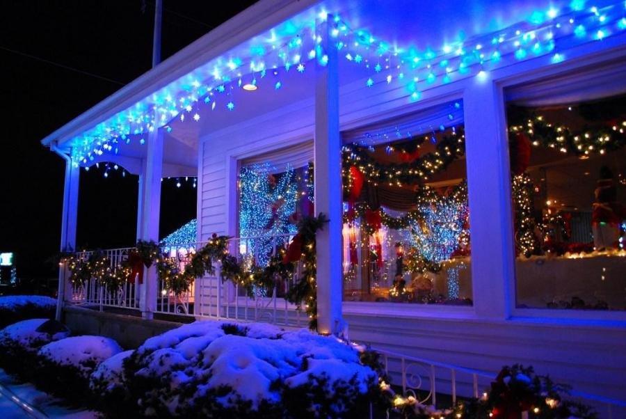 Оформление ресторана уличной светодиодной гирляндой