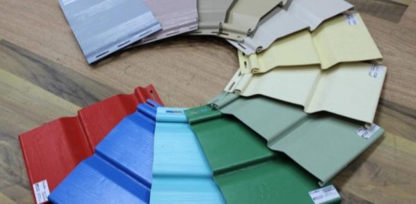 По сравнению с большинством отделочных материалов, виниловый сайдинг имеет достаточно невысокую стоимость