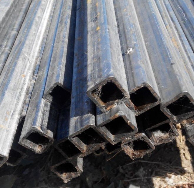 Для направляющей нужно брать профильную трубу с толстыми стенками