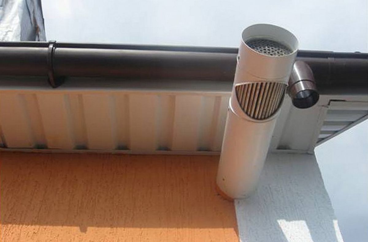 Рекуператоры с двумя вентиляторами, установленными и на вытяжку, и на приток, мощнее, и позволяют обеспечить воздухообмен с большими параметрами